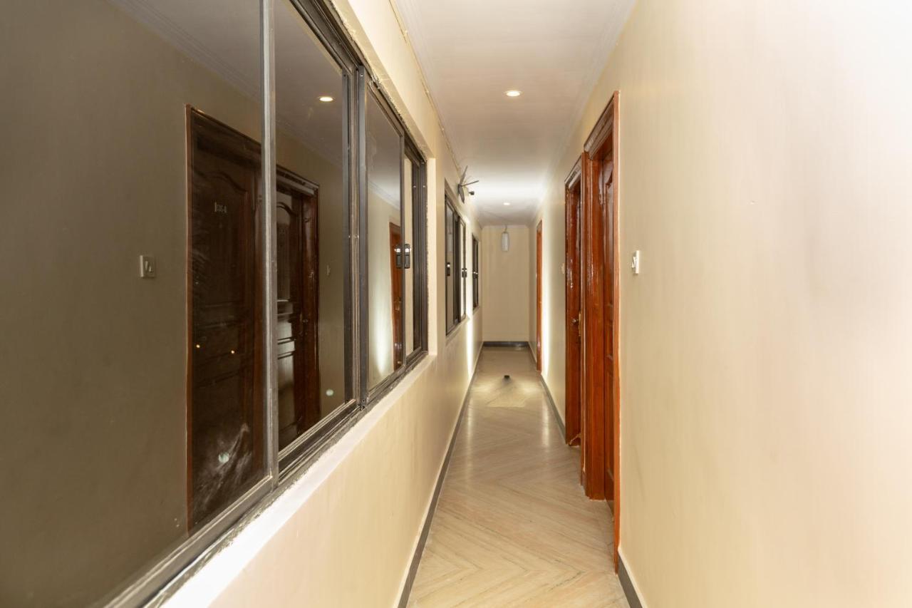 Oyo 22105 Hotel Half Moon Inn Chennai Exterior photo
