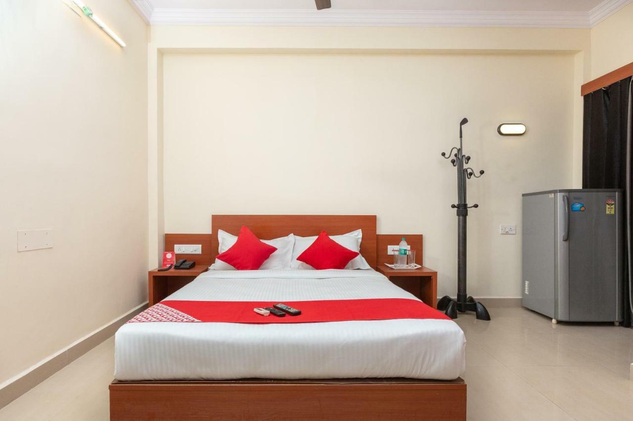 Oyo 22105 Hotel Half Moon Inn Chennai Exterior photo
