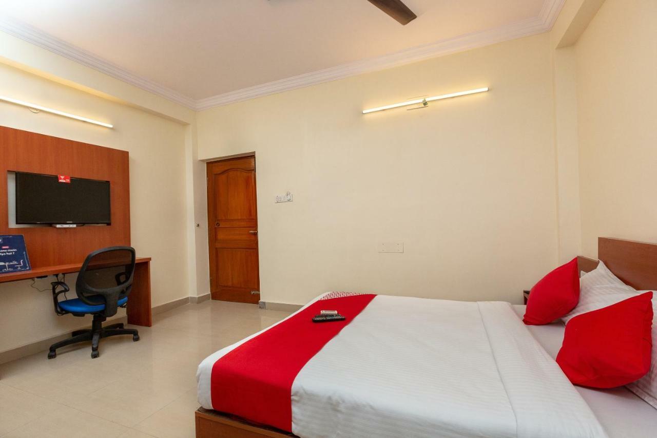 Oyo 22105 Hotel Half Moon Inn Chennai Exterior photo